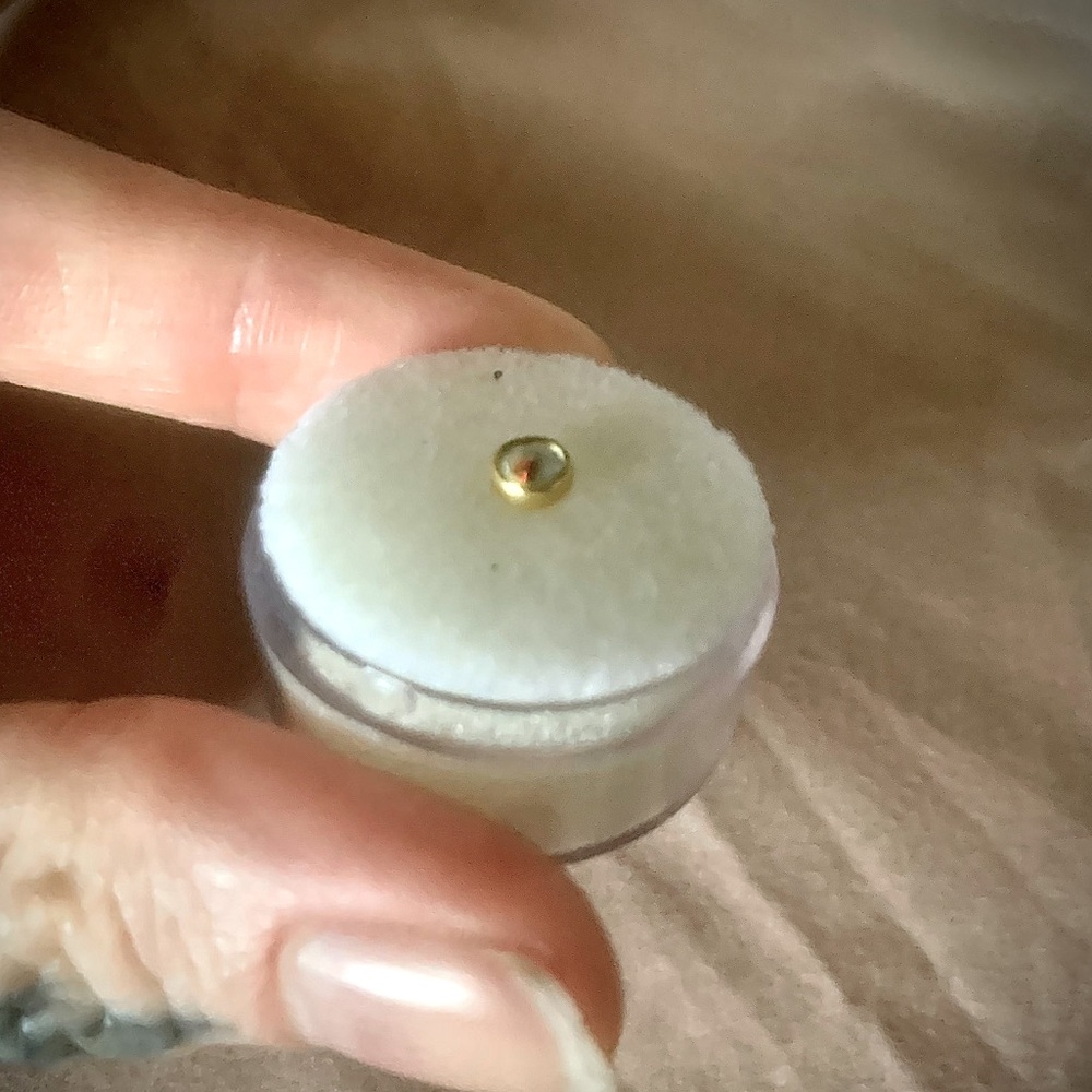 Anatometal 18k Gold Flat Faceted Gem Threadless End